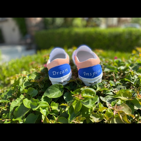 Custom vans - Picture 7 of 12